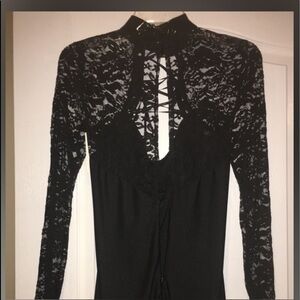 Black lace up long sleeve 👗